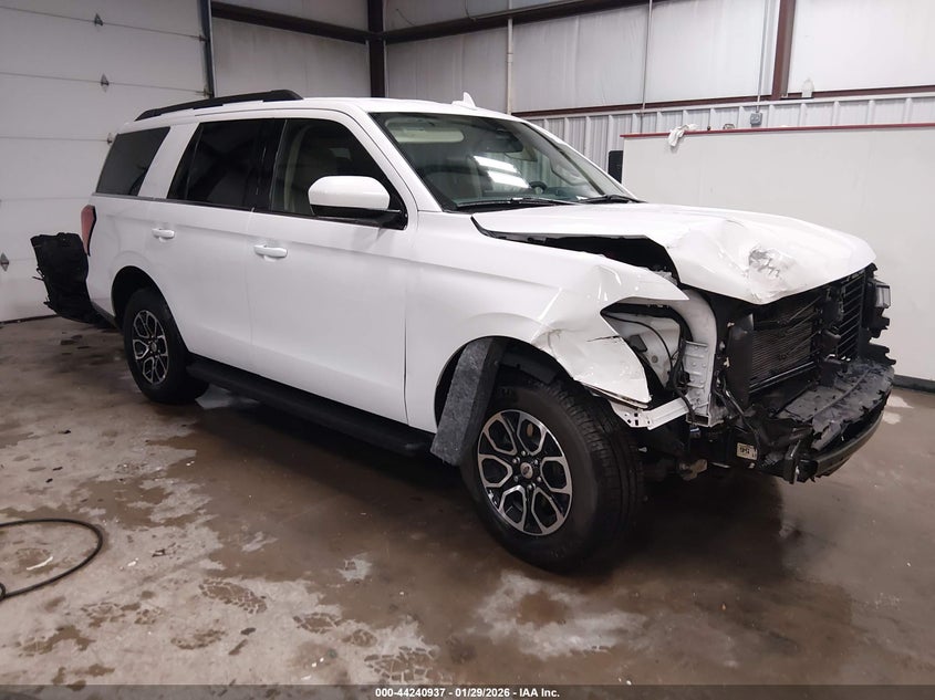 2024 Ford Expedition VIN 1FMJU1J87REA94666 — IAAI salvage auction photo