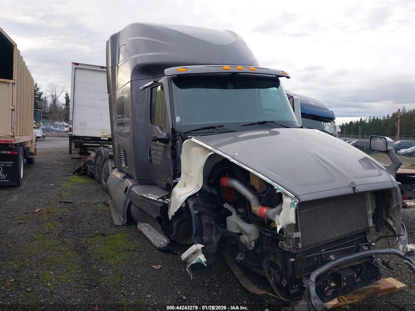 2024 International Lt VIN 3HSDZAPR5RN404585 — IAAI salvage auction photo