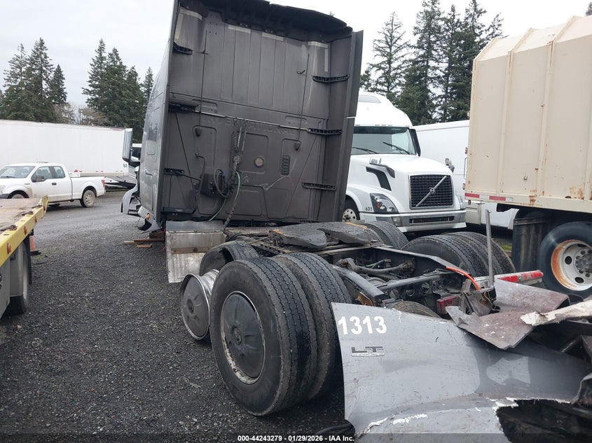 2024 International Lt VIN 3HSDZAPR5RN404585 IAAI salvage auction — FRONT & REAR, Bill Of Sale (Washington), sold $8,750 on 2026-09-09 (photo 3)
