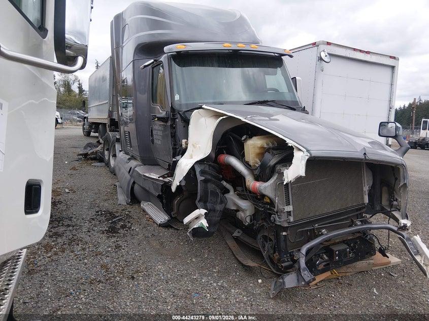 2024 International Lt VIN 3HSDZAPR5RN404585 — IAAI salvage auction photo