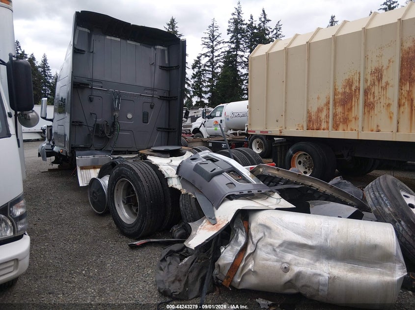 2024 International Lt VIN 3HSDZAPR5RN404585 IAAI salvage auction — FRONT & REAR, Bill Of Sale (Washington), sold $12,000 on 2026-09-12 (photo 3)