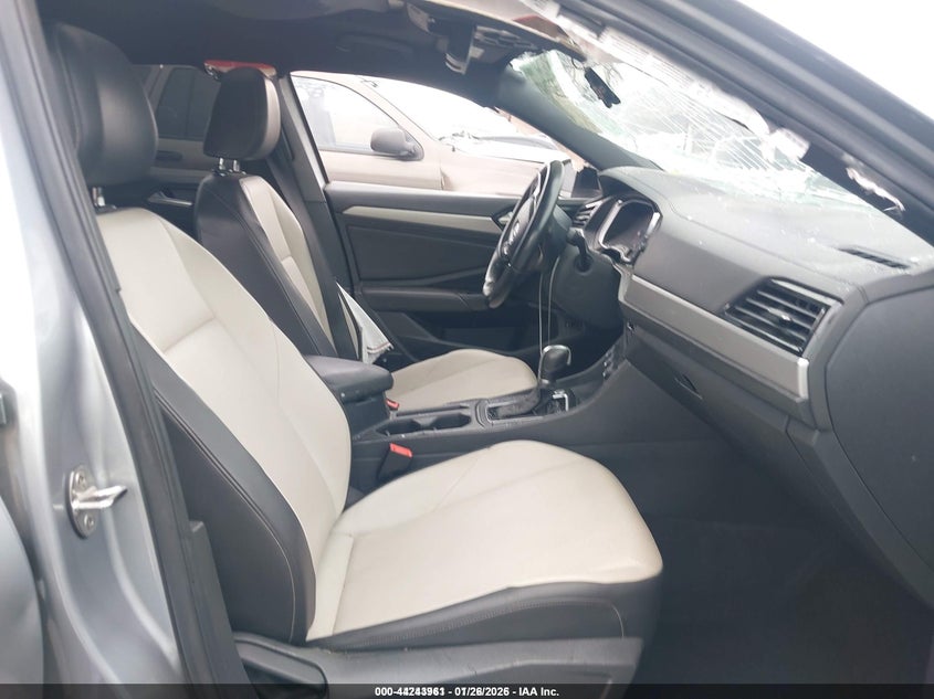 2019 Volkswagen Jetta VIN 3VWC57BU7KM220305 IAAI salvage auction — LEFT SIDE, Salvage Title, sold $2,375 on 2026-07-22 (photo 5)