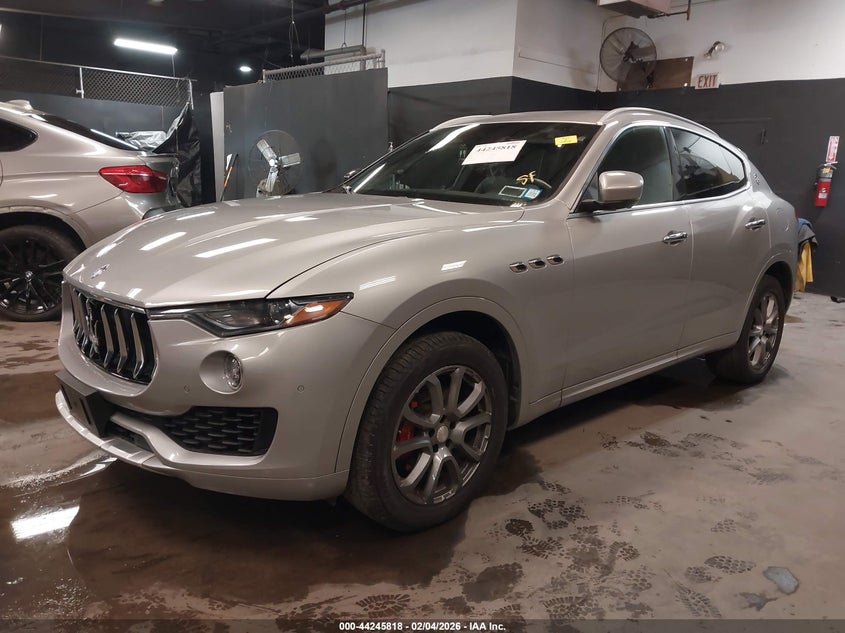 2017 Maserati Levante VIN ZN661XUL8HX257865 IAAI salvage auction — RIGHT SIDE, Salvage Title, sold $7,400 on 2026-07-14 (photo 2)