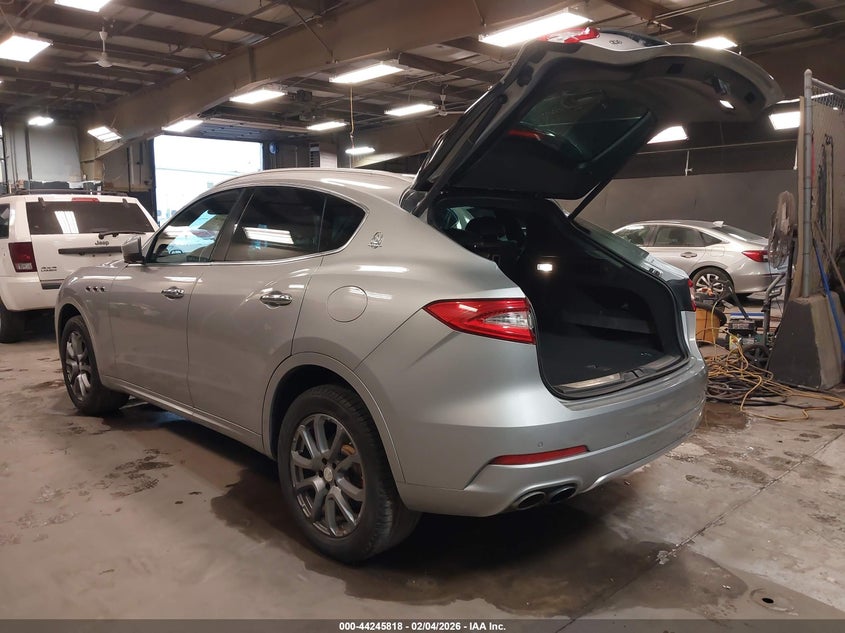 2017 Maserati Levante VIN ZN661XUL8HX257865 IAAI salvage auction — RIGHT SIDE, Salvage Title, sold $7,400 on 2026-07-14 (photo 3)
