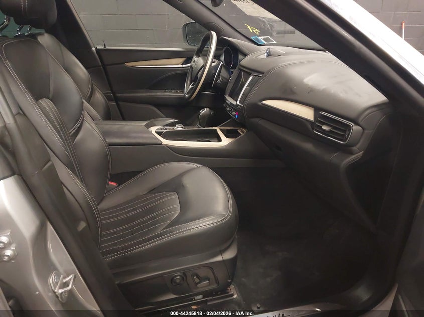 2017 Maserati Levante VIN ZN661XUL8HX257865 IAAI salvage auction — RIGHT SIDE, Salvage Title, sold $7,400 on 2026-07-14 (photo 5)