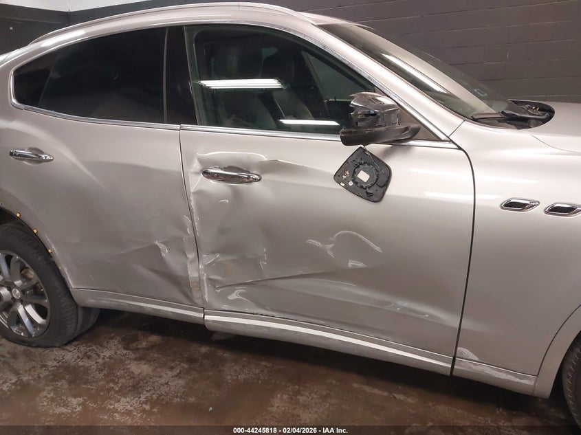 2017 Maserati Levante VIN ZN661XUL8HX257865 IAAI salvage auction — RIGHT SIDE, Salvage Title, sold $7,400 on 2026-07-14 (photo 6)