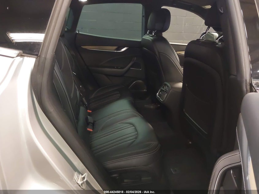 2017 Maserati Levante VIN ZN661XUL8HX257865 IAAI salvage auction — RIGHT SIDE, Salvage Title, sold $7,400 on 2026-07-14 (photo 8)