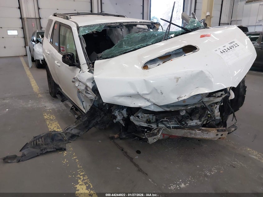 2024 Toyota 4runner VIN JTEPU5JR5R6238834 IAAI salvage auction — BIO HAZARD, Salvage Title, sold $1,250 on 2026-07-09 (photo 6)