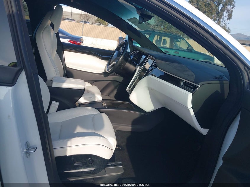 2016 Tesla Model x VIN 5YJXCBE44GF000544 IAAI salvage auction — REAR END, Salvage Title, sold $25 on 2026-07-27 (photo 5)