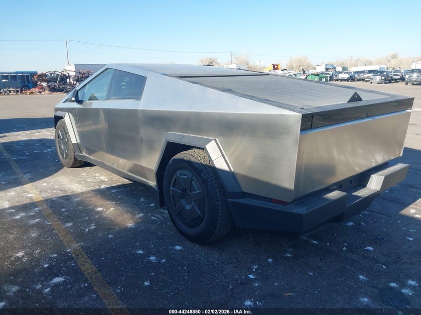 2025 Tesla Cybertruck VIN 7G2CEHEE5SA062137 IAAI salvage auction — RIGHT SIDE, Salvage Title, sold $61,500 on 2026-07-09 (photo 3)