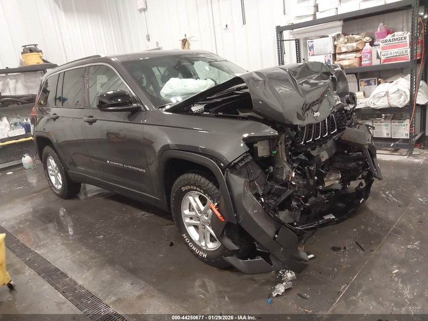 2025 Jeep Grand cherokee VIN 1C4RJHAG0SC327630 — IAAI salvage auction photo