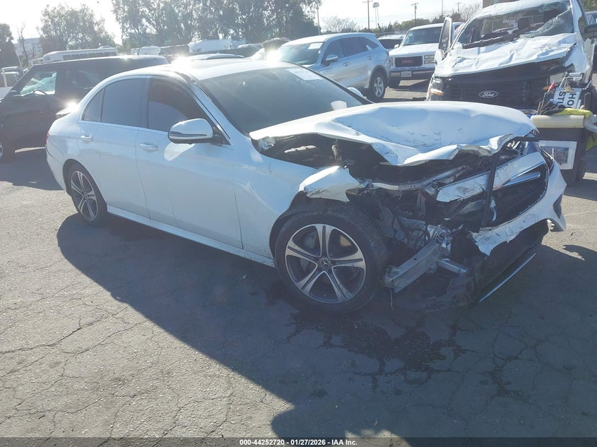 2020 Mercedes-benz E-klasse VIN WDDZF8DB5LA717899 IAAI salvage auction — TOTAL BURN, Salvage Title, sold $2,000 on 2026-09-10 (photo 1)