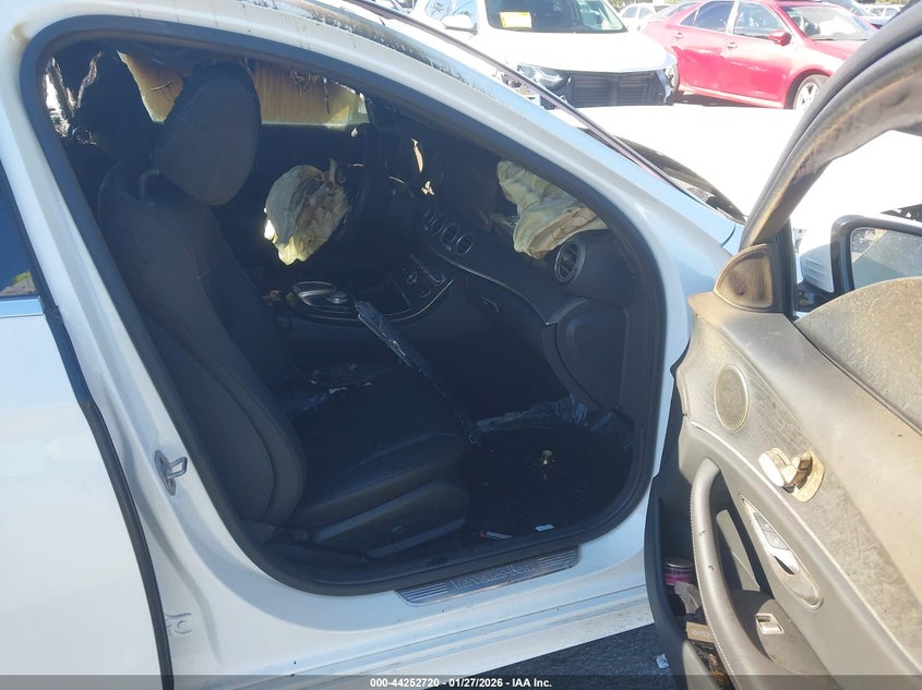 2020 Mercedes-benz E-klasse VIN WDDZF8DB5LA717899 IAAI salvage auction — TOTAL BURN, Salvage Title, sold $2,000 on 2026-09-10 (photo 5)
