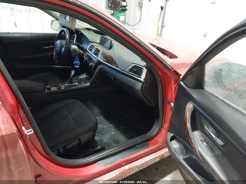 2016 BMW 3er VIN WBA8E5G54GNT40653 IAAI salvage auction — LEFT FRONT, Salvage (Minnesota), sold $2,200 on 2026-07-06 (photo 5)