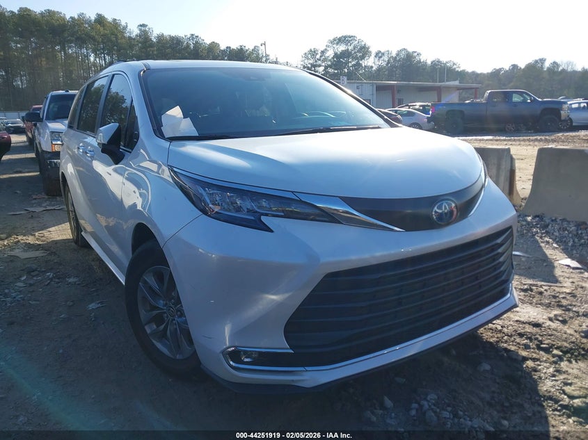2022 Toyota Sienna VIN 5TDJRKEC5NS091585 IAAI salvage auction — Front End, Salvage (Georgia), sold $19,100 on 2026-02-26 (photo 1)