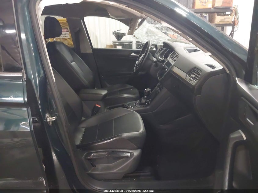 2019 Volkswagen Tiguan VIN 3VV3B7AX4KM092503 IAAI salvage auction — ROLLOVER, Salvage (Kansas), sold $500 on 2026-07-31 (photo 5)