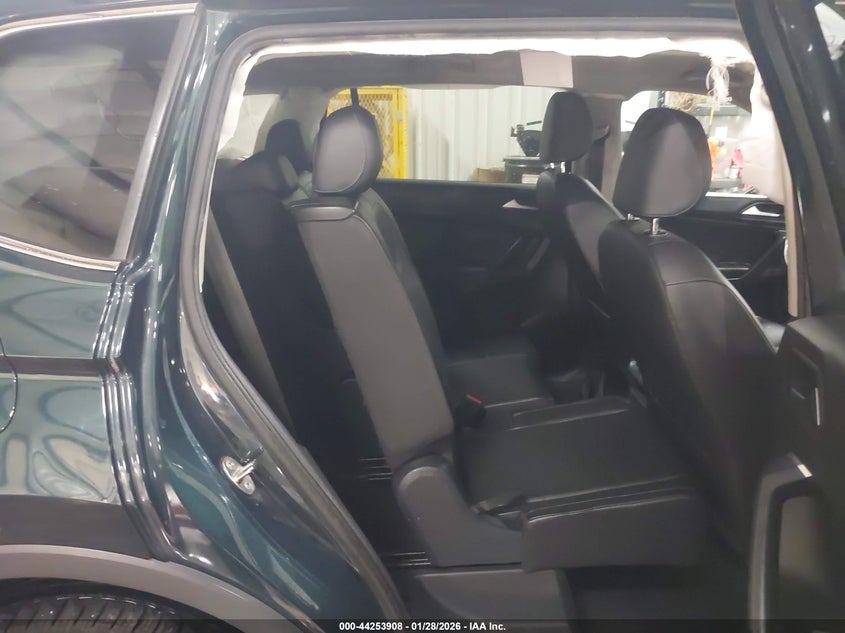 2019 Volkswagen Tiguan VIN 3VV3B7AX4KM092503 IAAI salvage auction — ROLLOVER, Salvage (Kansas), sold $500 on 2026-07-31 (photo 8)