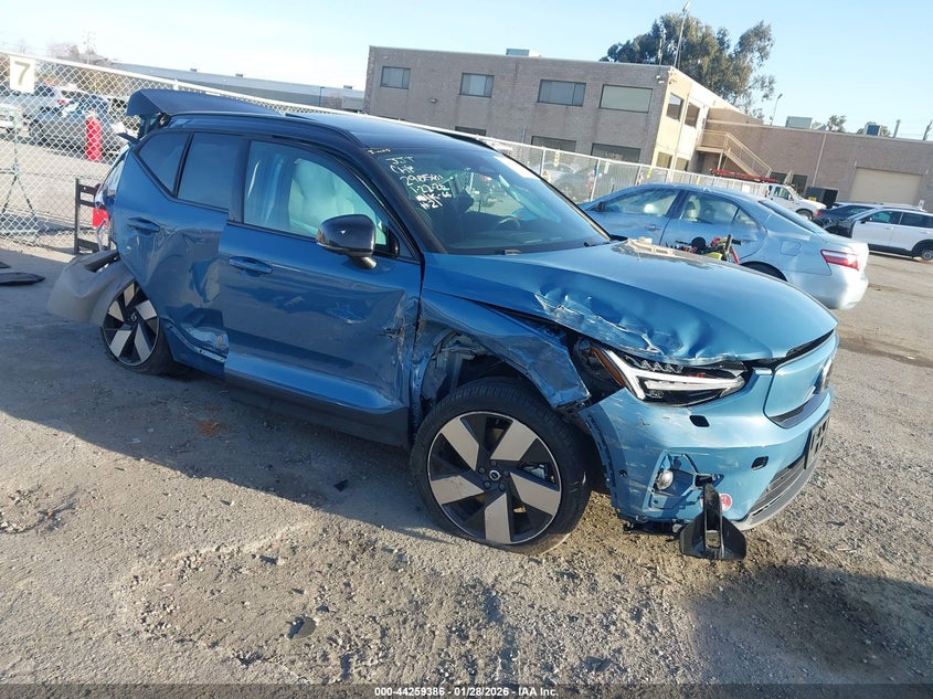 2023 Volvo Xc40 VIN YV4ED3UM4P2025617 IAAI salvage auction — REAR END, Salvage Title, sold $1,150 on 2026-07-29 (photo 1)