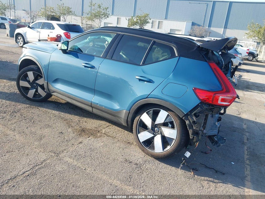 2023 Volvo Xc40 VIN YV4ED3UM4P2025617 IAAI salvage auction — REAR END, Salvage Title, sold $1,150 on 2026-07-29 (photo 3)