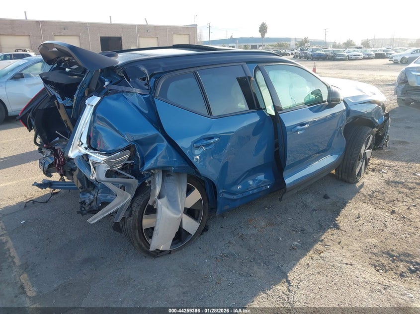 2023 Volvo Xc40 VIN YV4ED3UM4P2025617 IAAI salvage auction — REAR END, Salvage Title, sold $1,150 on 2026-07-29 (photo 4)