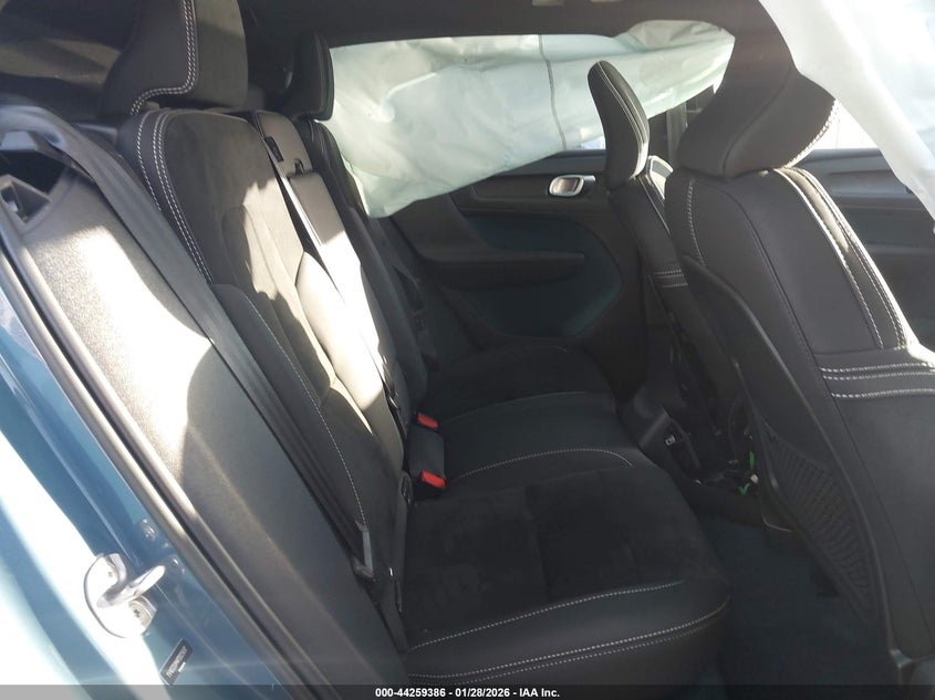 2023 Volvo Xc40 VIN YV4ED3UM4P2025617 IAAI salvage auction — REAR END, Salvage Title, sold $1,150 on 2026-07-29 (photo 8)