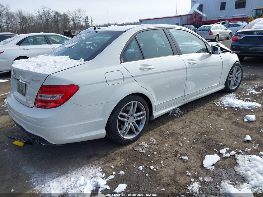2012 Mercedes-benz C-klasse VIN WDDGF8BB5CR197358 IAAI salvage auction — FRONT END, Salvage - Greater Than 75% (Maryland), sold $500 on 2026-08-12 (photo 4)