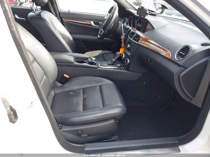 2012 Mercedes-benz C-klasse VIN WDDGF8BB5CR197358 IAAI salvage auction — FRONT END, Salvage - Greater Than 75% (Maryland), sold $500 on 2026-08-12 (photo 5)