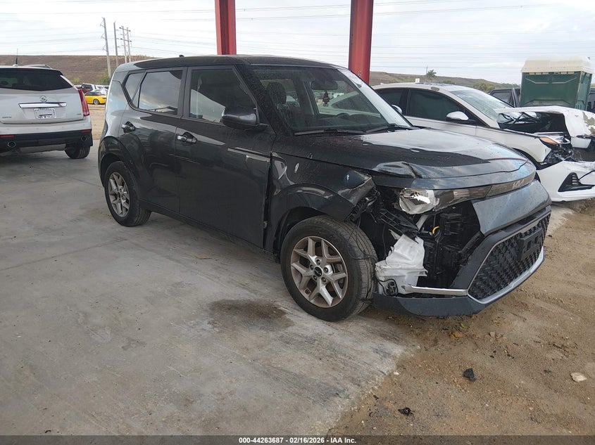 2023 Kia Soul VIN KNDJ23AU2P7883618 IAAI salvage auction — FRONT END, Rebuildable (Florida), sold $4,650 on 2026-07-28 (photo 1)