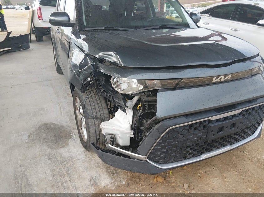 2023 Kia Soul VIN KNDJ23AU2P7883618 IAAI salvage auction — FRONT END, Rebuildable (Florida), sold $4,650 on 2026-07-28 (photo 6)