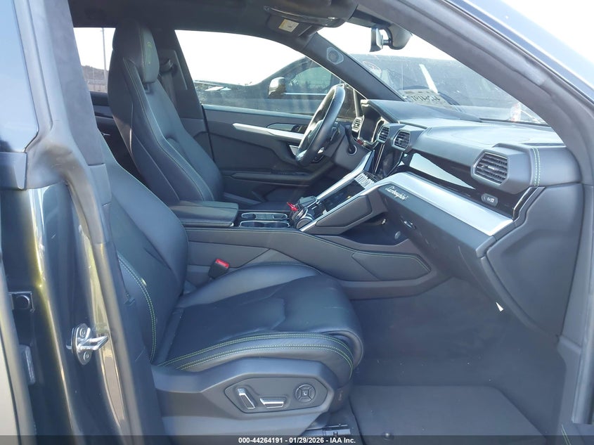 2020 Lamborghini Urus VIN ZPBUA1ZL6LLA08603 IAAI salvage auction — Front End, Rebuildable (Florida), sold $97,000 on 2026-03-02 (photo 5)