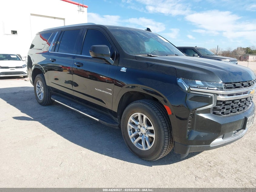2021 Chevrolet Suburban VIN 1GNSCBKDXMR216443 — IAAI salvage auction photo