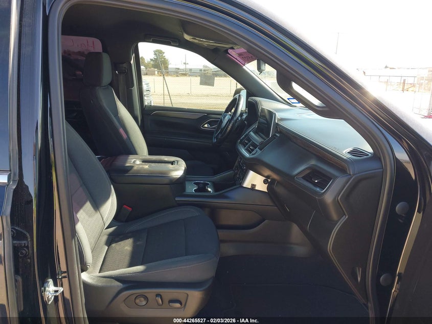 2021 Chevrolet Suburban VIN 1GNSCBKDXMR216443 IAAI salvage auction — LEFT & RIGHT, Salvage Title, sold $15,250 on 2026-08-27 (photo 5)