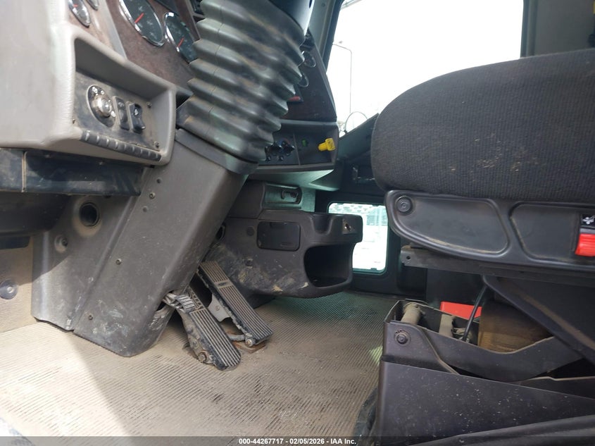 2015 Kenworth Construction VIN 2NKHHM6XXFM425078 IAAI salvage auction — ROOF, Clear (Pennsylvania), sold $3,350 on 2026-07-08 (photo 7)
