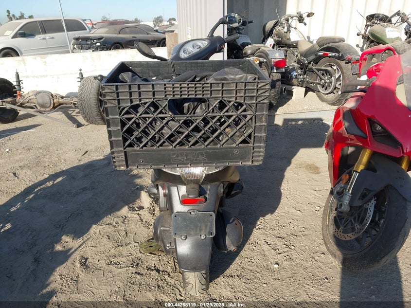 2010 Piaggio Fly VIN ZAPM578F5A4000122 IAAI salvage auction — THEFT, Salvage (California), sold $25 on 2026-07-08 (photo 6)