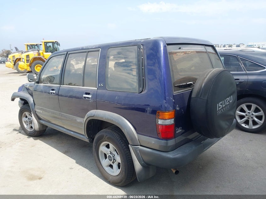 1996 Isuzu Trooper VIN JACDJ58V0T7905327 IAAI salvage auction — UNKNOWN, Salvage (California), sold $400 on 2026-07-06 (photo 3)