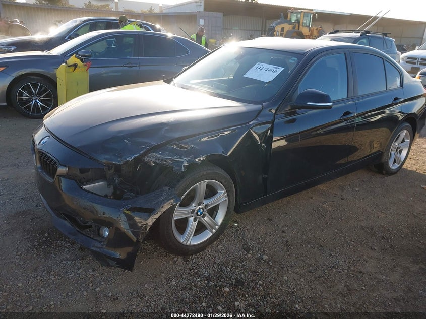 2014 BMW 3er VIN WBA3C1C54EK110091 IAAI salvage auction — LEFT FRONT, Salvage (California), sold $1,750 on 2026-08-17 (photo 2)