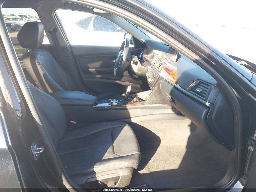 2014 BMW 3er VIN WBA3C1C54EK110091 IAAI salvage auction — LEFT FRONT, Salvage (California), sold $1,750 on 2026-08-17 (photo 5)