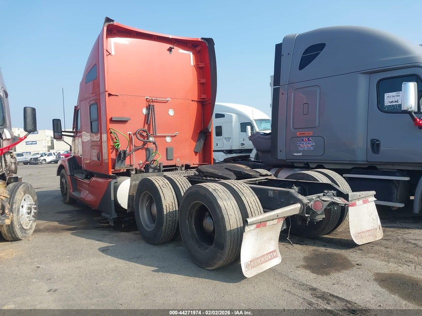 2024 VIN 1XKYD49X6RJ328629 IAAI salvage auction — SIDE, Salvage (California), sold $30,250 on 2026-08-26 (photo 3)