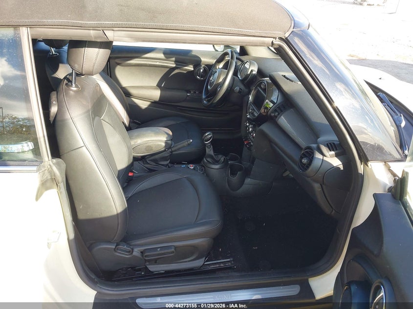 2019 Mini Convertible VIN WMWWG5C59K3H08419 IAAI salvage auction — WATER/FLOOD, Rebuildable (Florida), sold $775 on 2026-07-29 (photo 5)