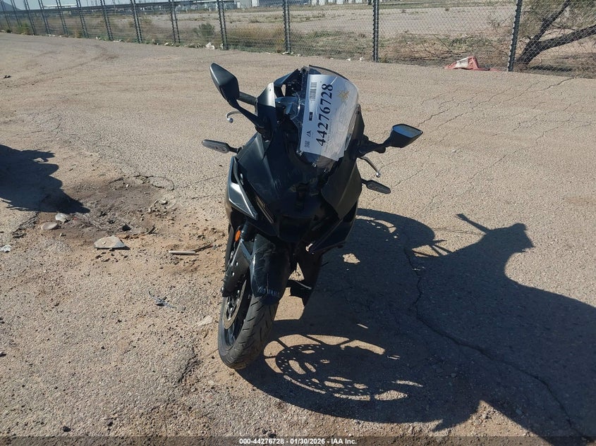 2025 Yamaha Xv VIN MH3RH25E4SK005257 IAAI salvage auction — RIGHT FRONT, Salvage Title, sold $1,775 on 2026-08-21 (photo 5)