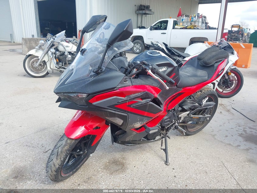 2024 Kawasaki Ninja VIN ML5EXGJ1XRDA07672 IAAI salvage auction — ROLLOVER, Salvage Title, sold $1,550 on 2026-07-15 (photo 2)