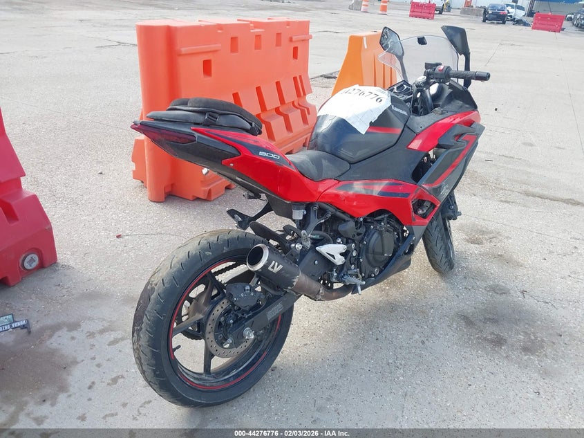 2024 Kawasaki Ninja VIN ML5EXGJ1XRDA07672 IAAI salvage auction — ROLLOVER, Salvage Title, sold $1,550 on 2026-07-15 (photo 4)