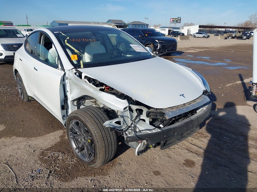 2024 Tesla Model y VIN 7SAYGDED1RA333873 IAAI salvage auction — FRONT END, Salvage Title, sold $10,200 on 2026-07-22 (photo 1)
