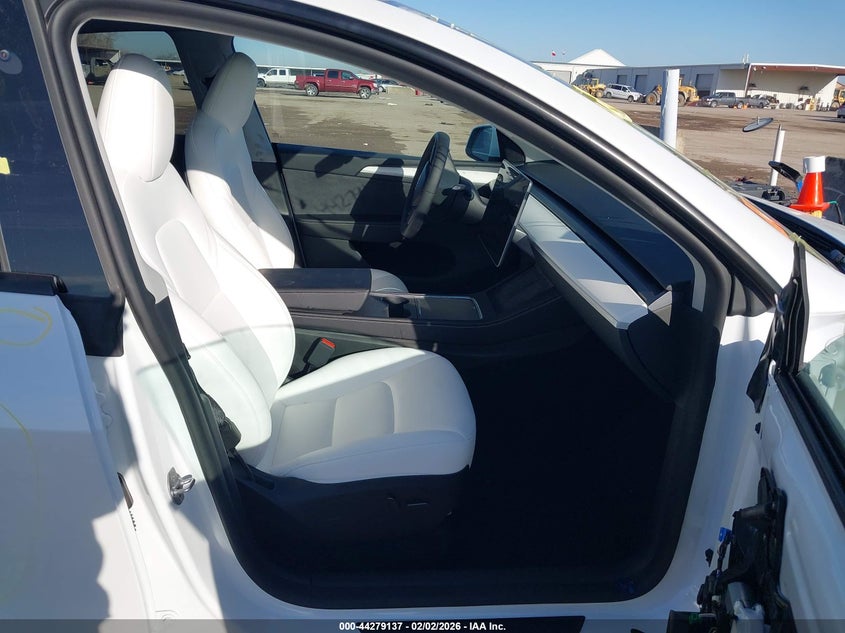 2024 Tesla Model y VIN 7SAYGDED1RA333873 IAAI salvage auction — FRONT END, Salvage Title, sold $10,200 on 2026-07-22 (photo 5)