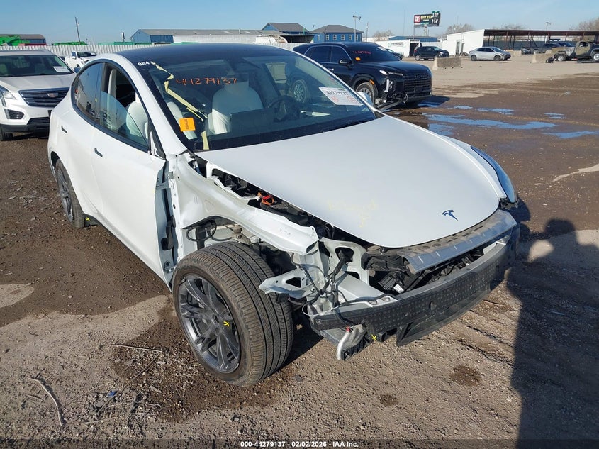 2024 Tesla Model y VIN 7SAYGDED1RA333873 IAAI salvage auction — FRONT END, Salvage Title, sold $10,200 on 2026-07-22 (photo 6)