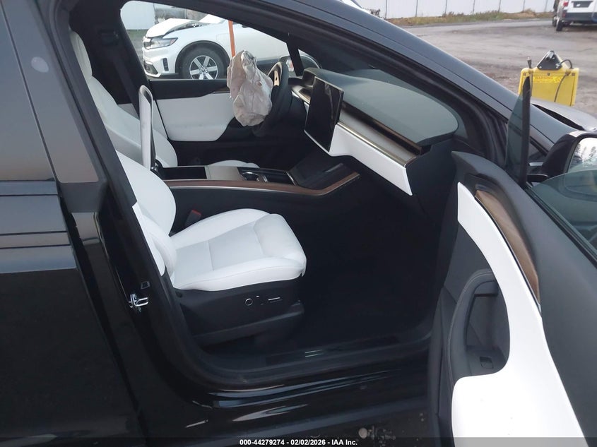 2026 Tesla Model x VIN 7SAXCBE50TF475114 IAAI salvage auction — RIGHT FRONT, Clear (California), sold $60,250 on 2026-08-18 (photo 5)