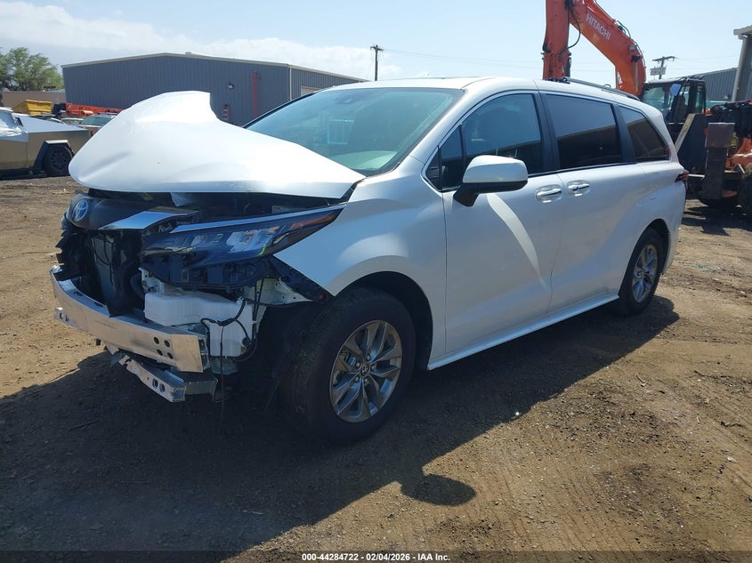 2025 Toyota Sienna VIN 5TDYRKECXSS235836 IAAI salvage auction — FRONT END, Salvage (Hawaii), sold $12,975 on 2026-07-28 (photo 2)