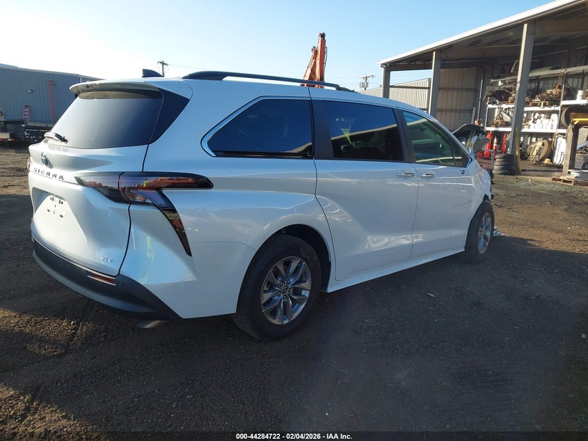 2025 Toyota Sienna VIN 5TDYRKECXSS235836 IAAI salvage auction — FRONT END, Salvage (Hawaii), sold $12,975 on 2026-07-28 (photo 4)