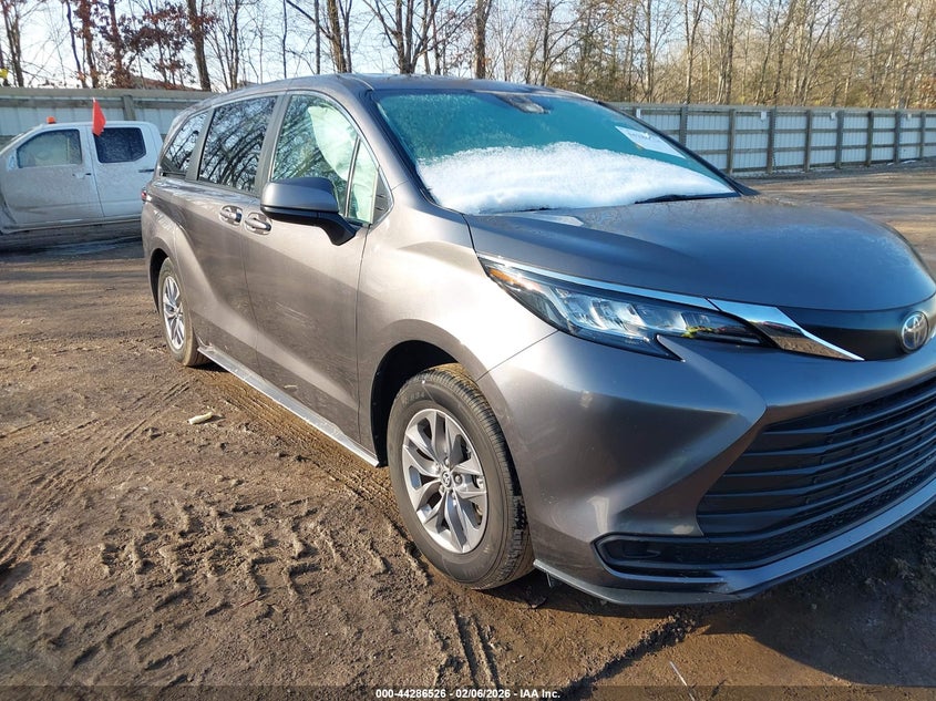 2023 Toyota Sienna VIN 5TDKRKEC2PS174740 IAAI salvage auction — LEFT SIDE, Salvage Title, sold $12,325 on 2026-07-15 (photo 1)