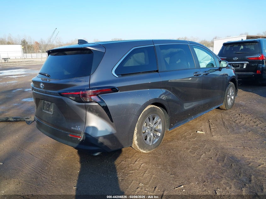 2023 Toyota Sienna VIN 5TDKRKEC2PS174740 IAAI salvage auction — LEFT SIDE, Salvage Title, sold $12,325 on 2026-07-15 (photo 4)